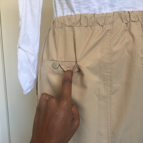 Adorable Dolls Kill Emory Park khaki colored cargo skirt w/back split - Picture 14 of 16